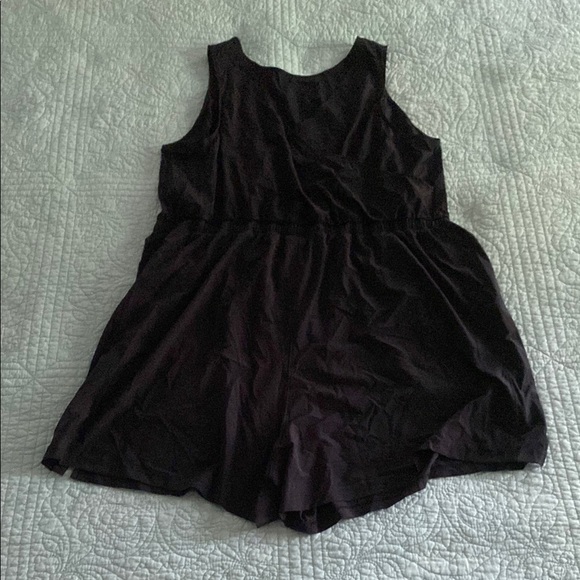 All in Motion Black Sleeveless Romper with Crossed Straps in Back - Picture 4 of 5